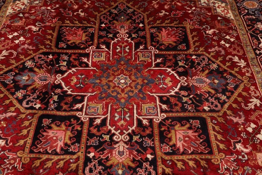 Heriz Carpet 333x250