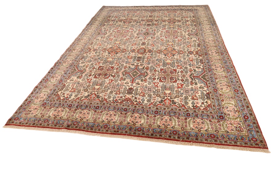 Qum Antique Carpet 325x220