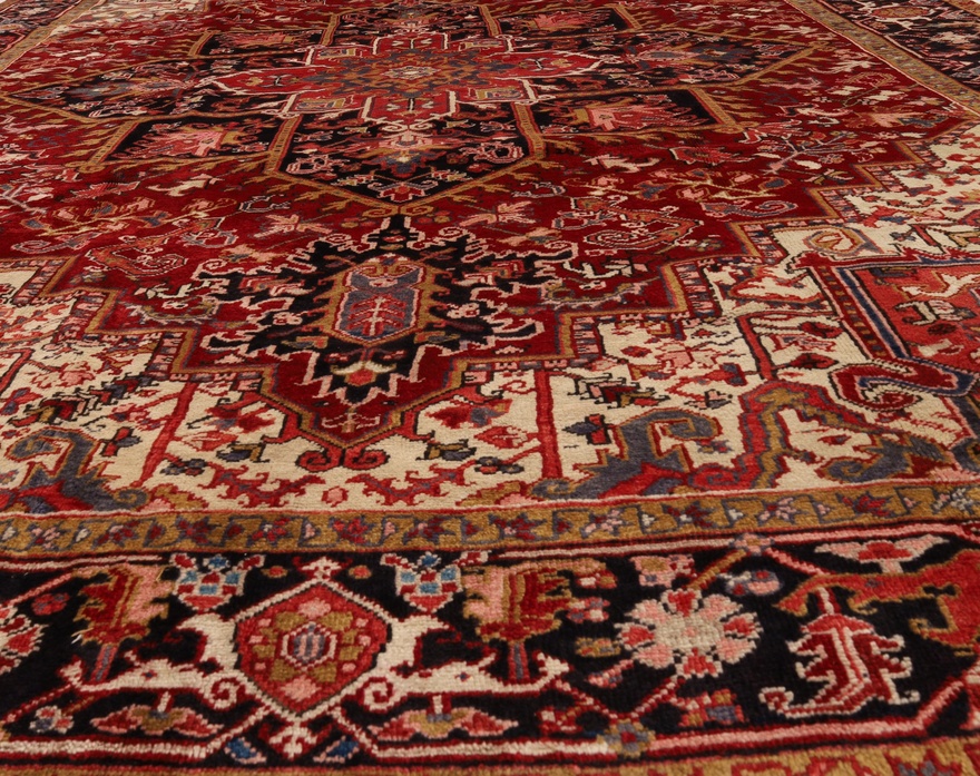 Heriz Carpet 333x250