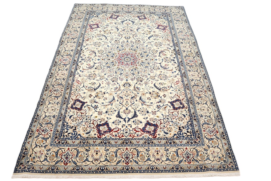 NAIN 9 La carpet 317x200