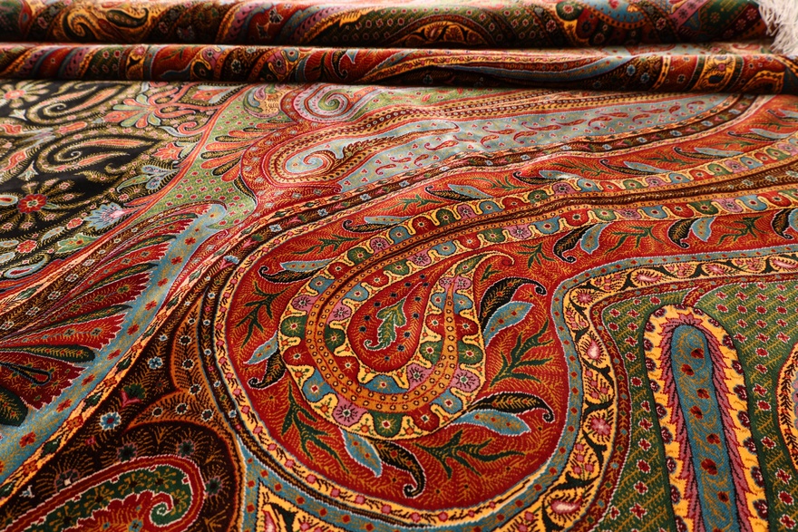 Qom Silk HossenKashizadeh Carpet 300x200