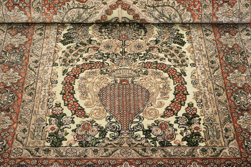 Herike Silk Carpet 125x77