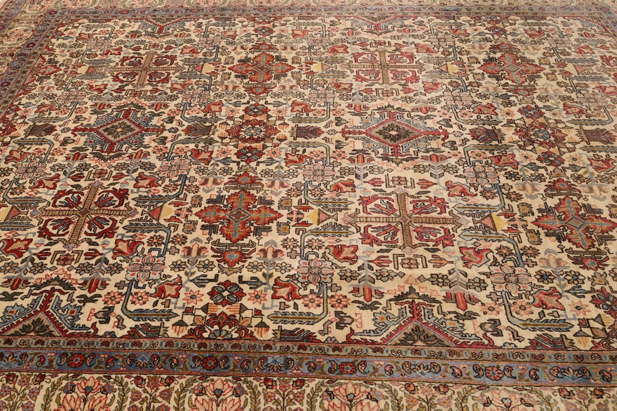 Qum Antique Carpet 325x220